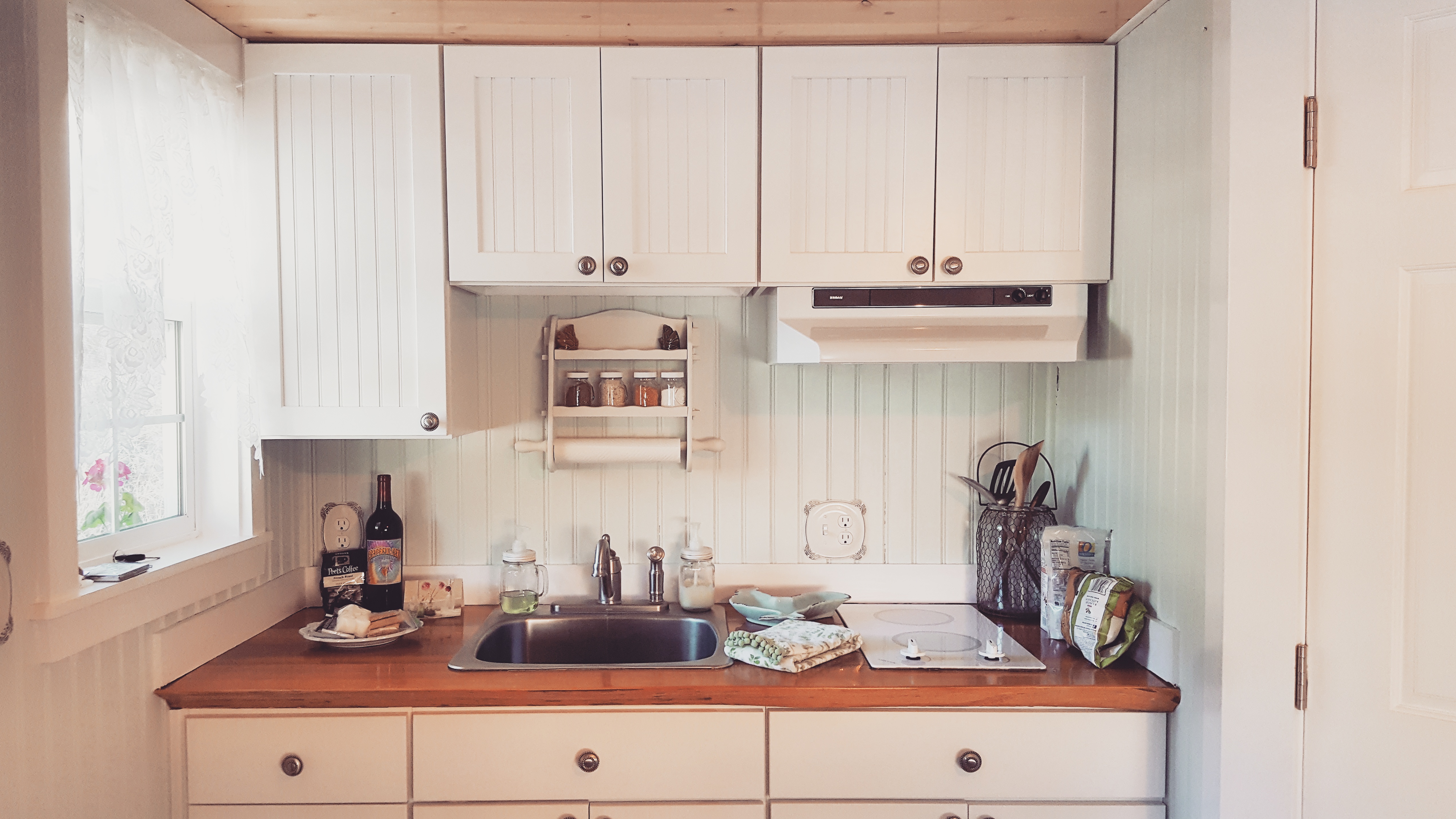 kitchen-tiny-house-interiors